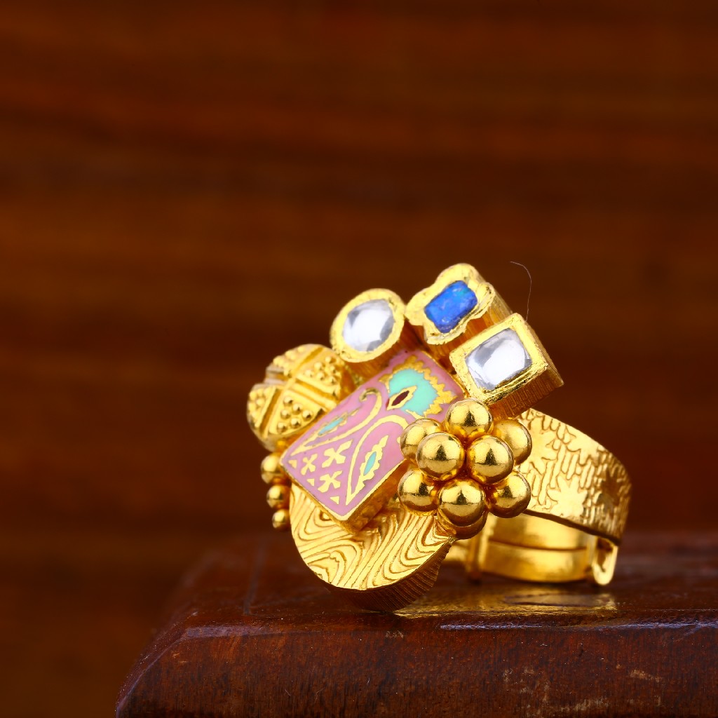 916 Gold Hallmark Ring LAR29