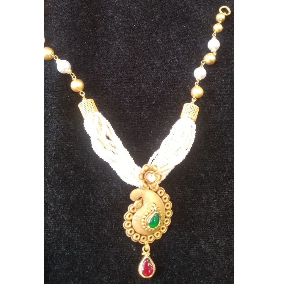 916 Gold Hallmark White Moti Antique Necklace 
