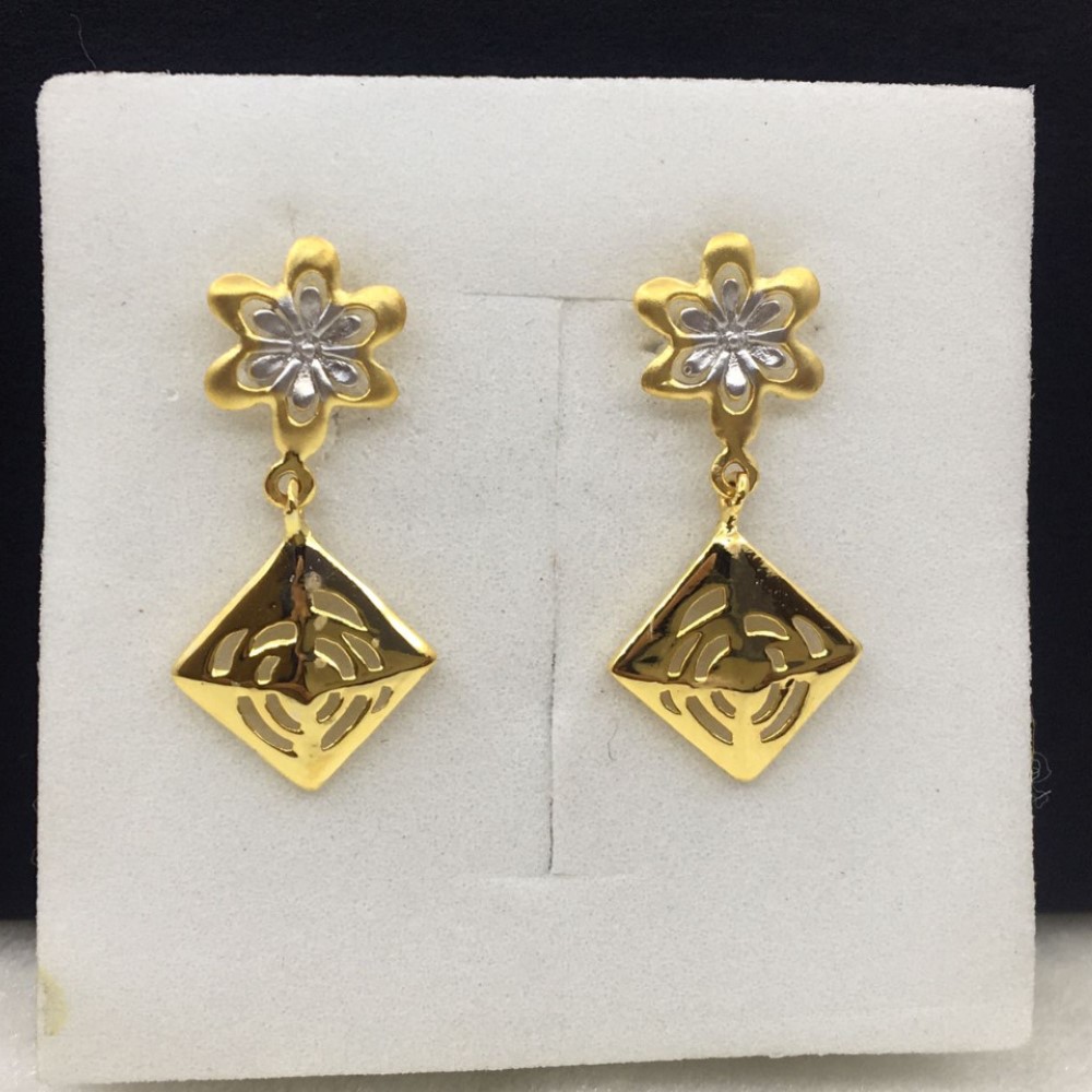 18k Yellow Gold Delicate Design Earrings