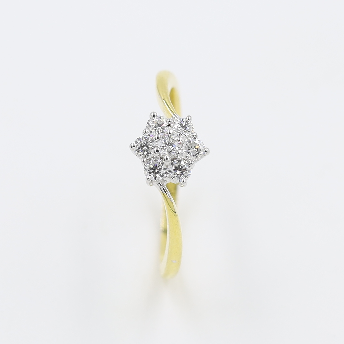 Striking Bold Gold And Real Diamond Finger Ring