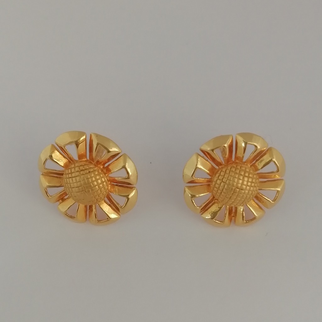 916 gold round fancy earrings