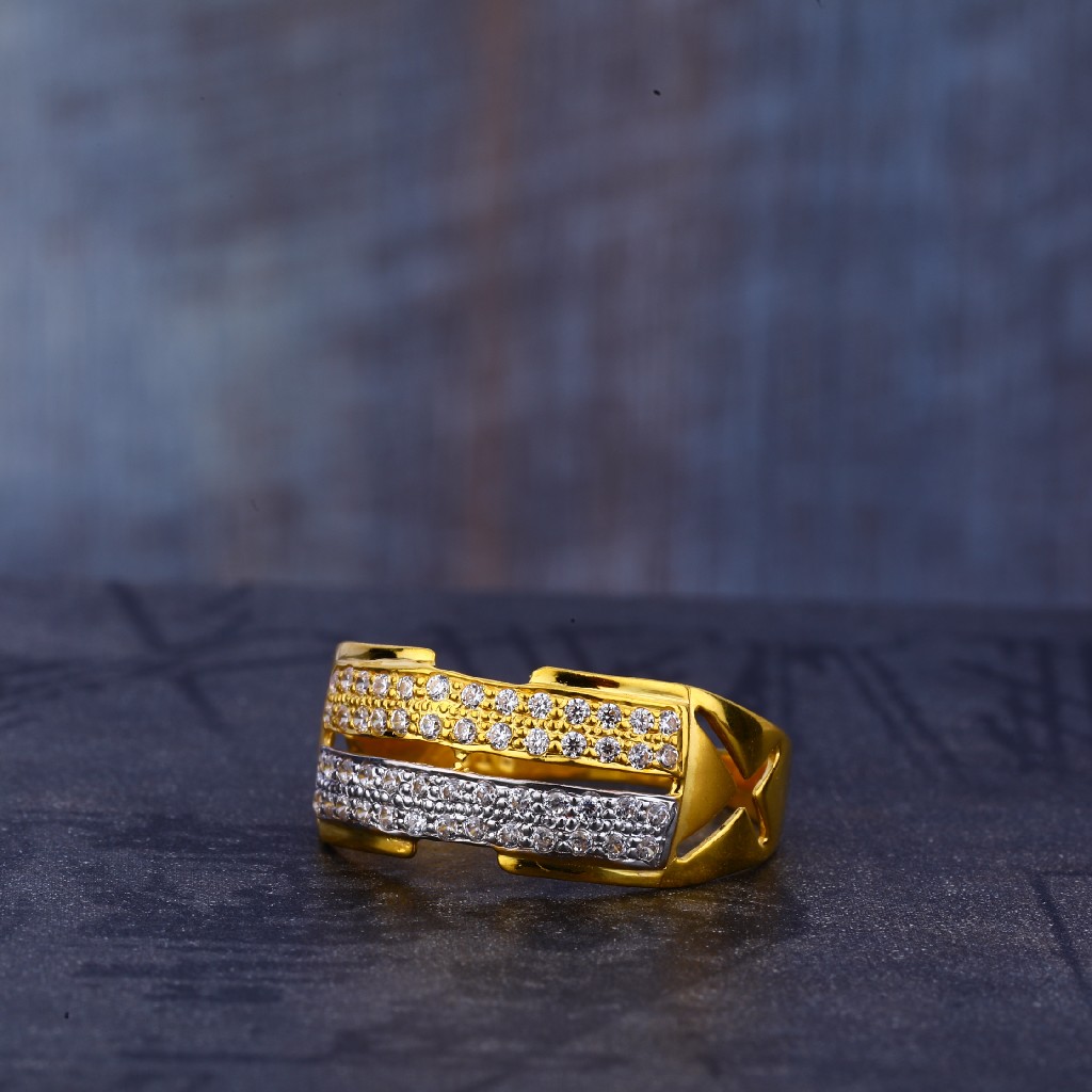 916 Gold Cz Fancy Hallmark Mens Ring MR697