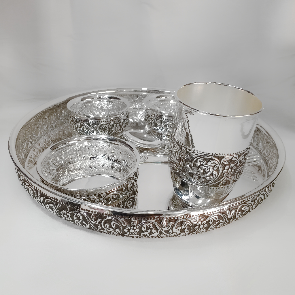 92.5% Pure Silver Dinner Set In High Finished Antique Work