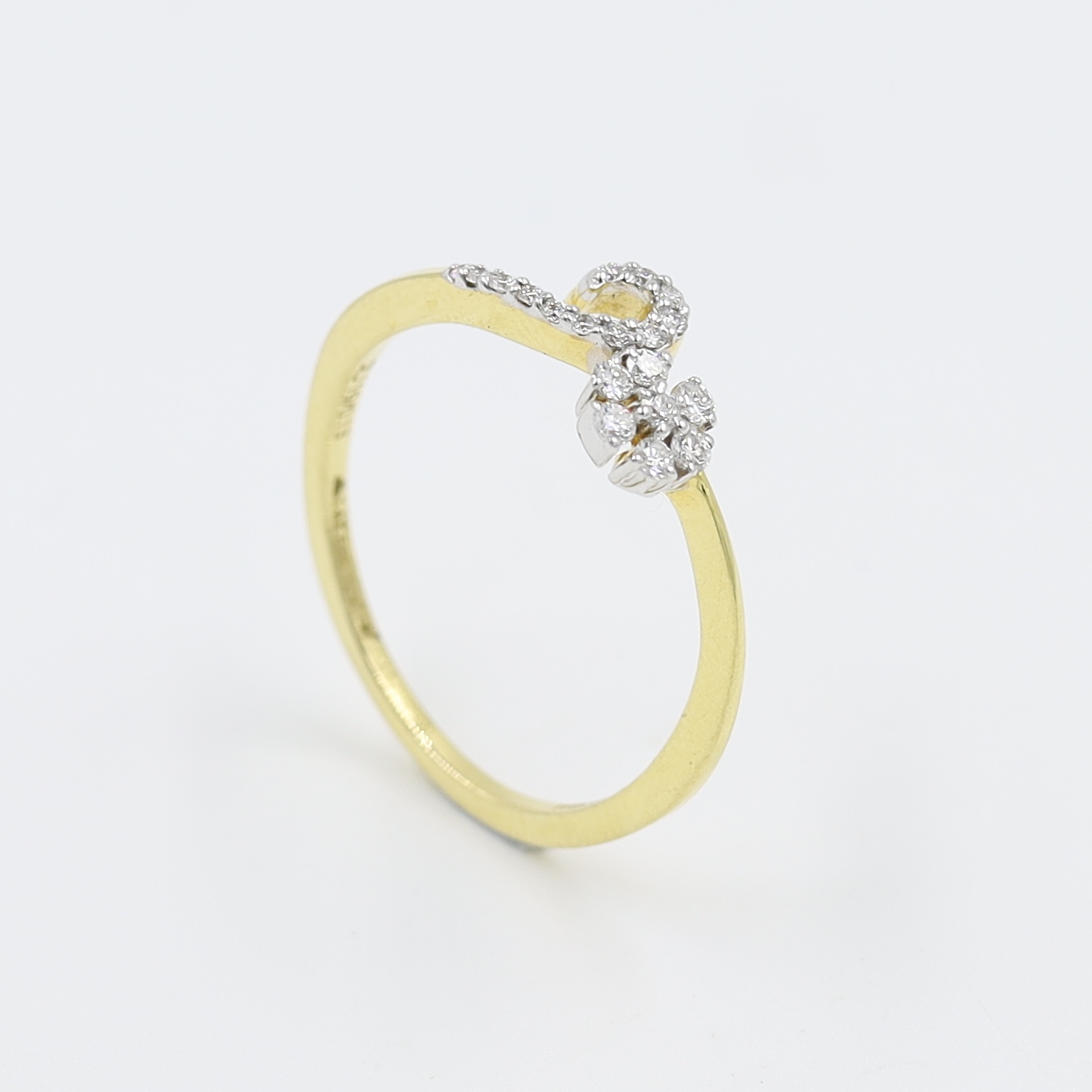 Floral Dazzling 14 Karat Gold And Diamond Finger Ring