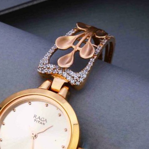18KT Rose Gold fancy round dial watch for ladies