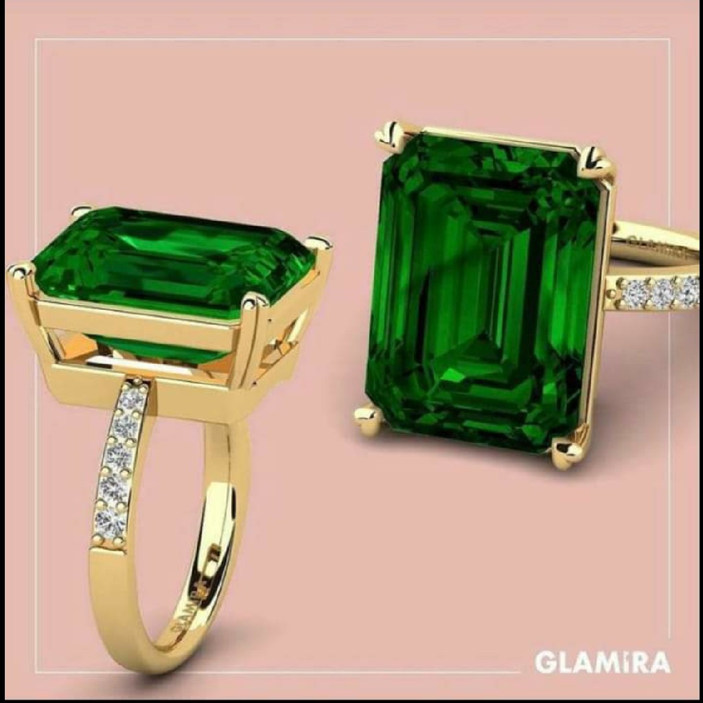 22 carat green stone ladies rings