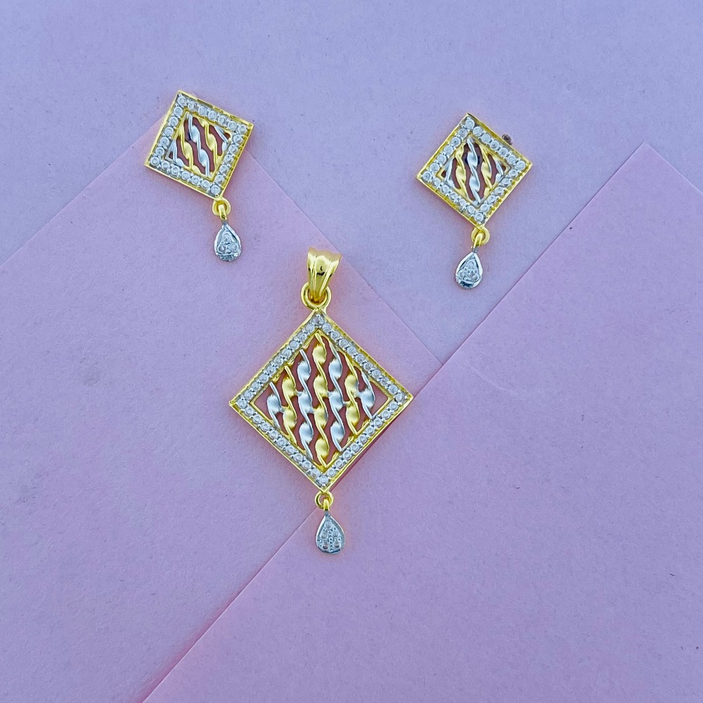 22K CZ gold Diamond Shape pendant set