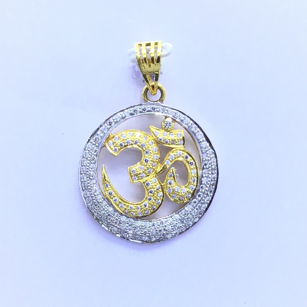 Designing om fancy gold pendant