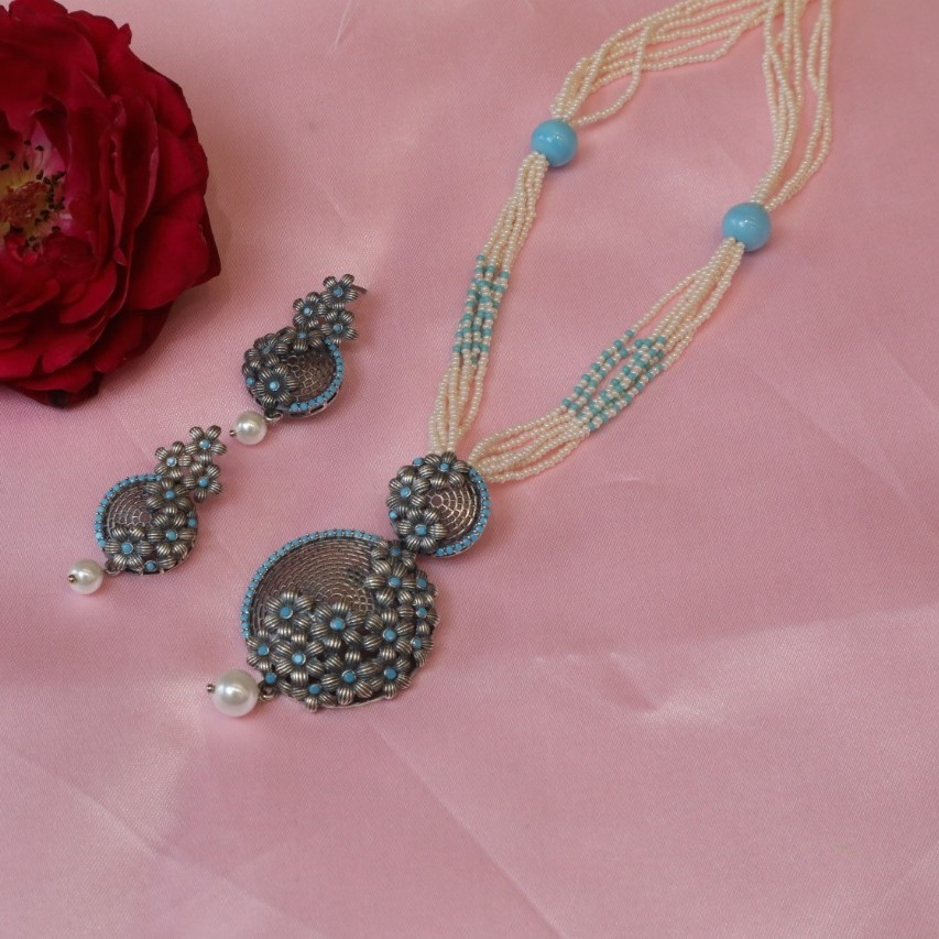 92.5 Sterling Silver Light oxidised Small Flowers Design pendent set With White & Blue Pearl Mala