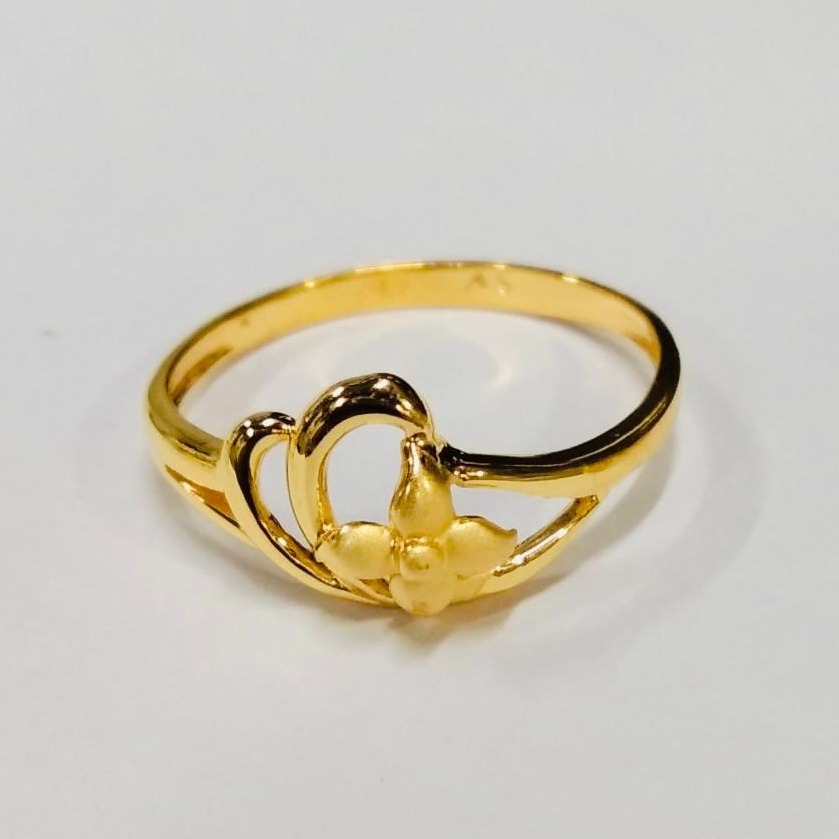 Gold grand ring