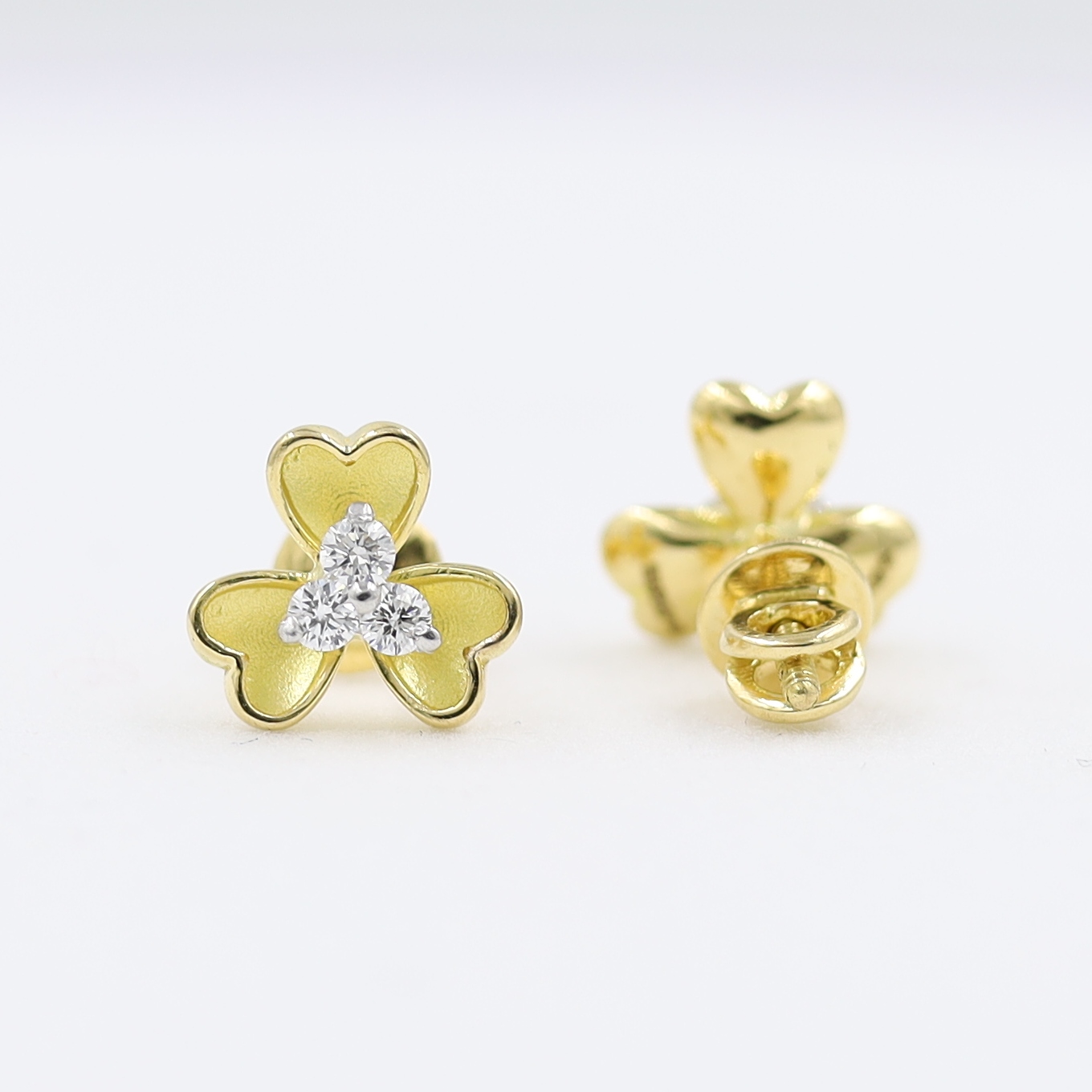 Adorable 18 Karat Gold And Diamond Floral Stud Earrings