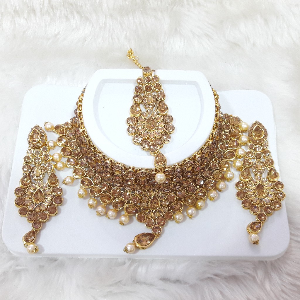 New fancy  diamond necklace  set