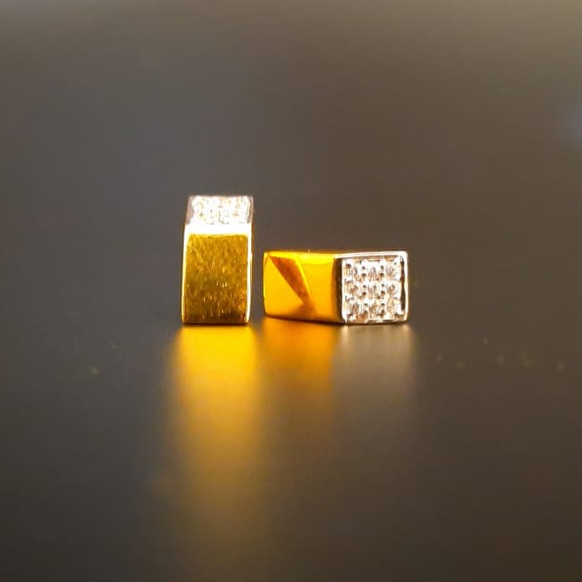 18 ct. gold tops