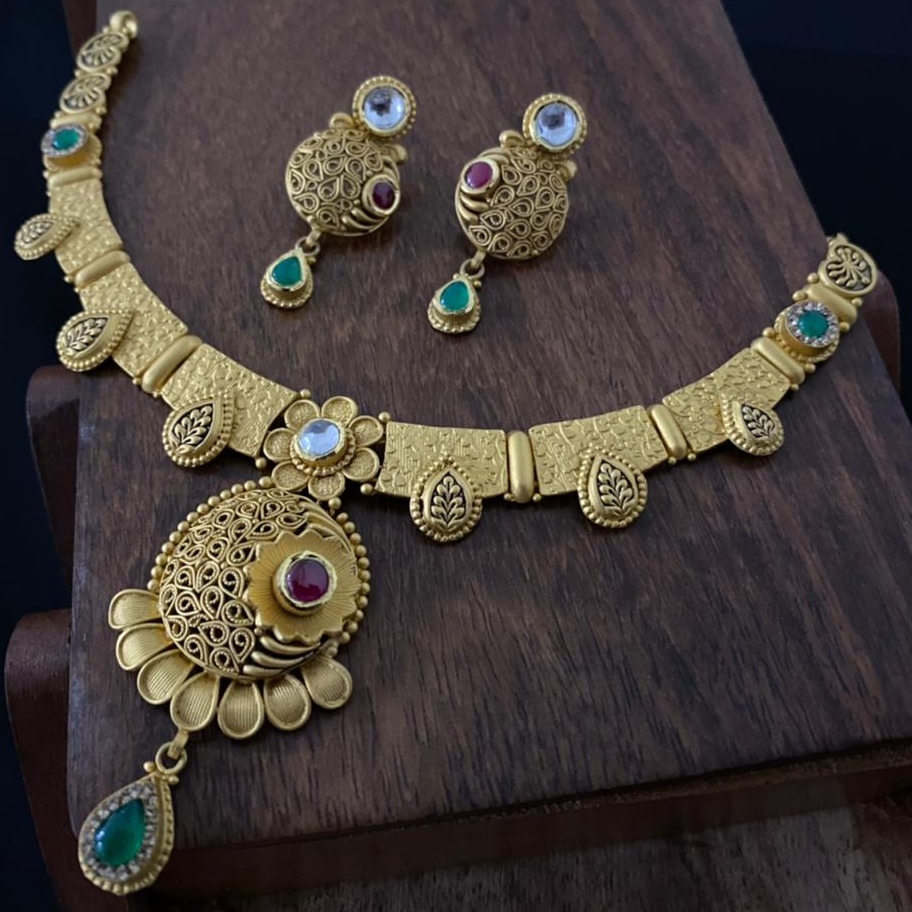 22KT Hallmark Gold Elegant Kundan Bridal Necklace Set 