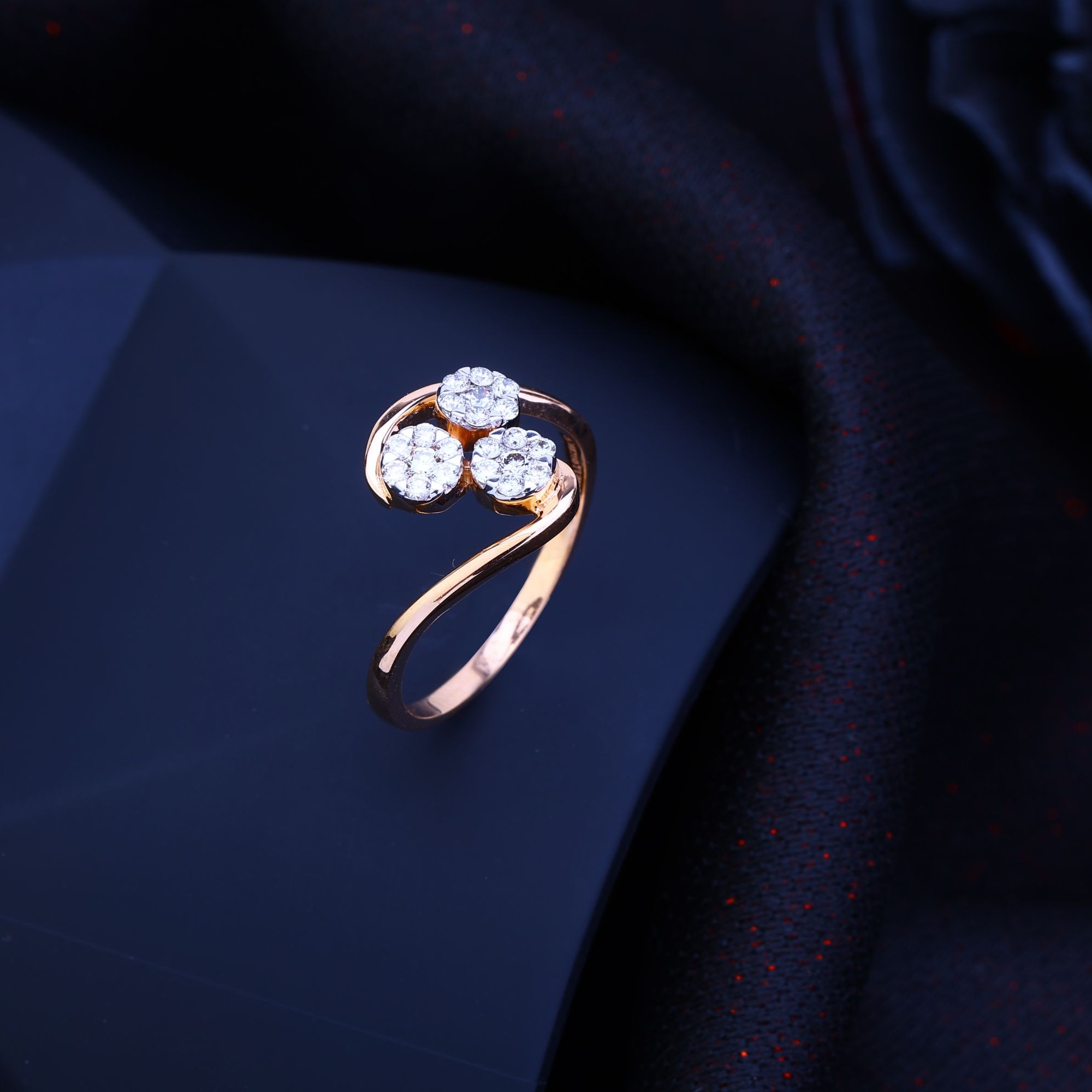 18K Gold Exclusive Design Diamond Ring