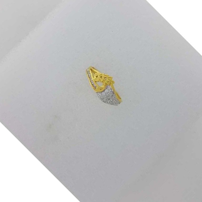 22KT Yellow Gold Fancy Prong CZ ladies Ring