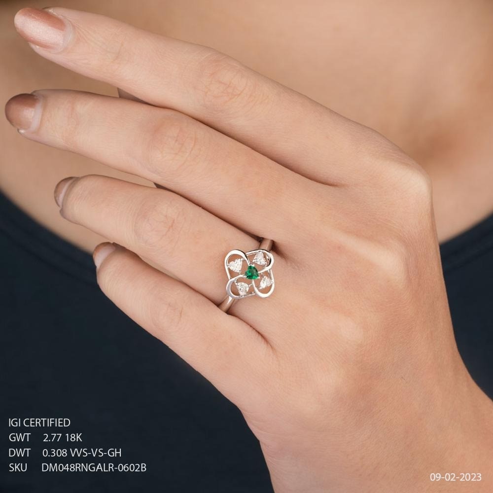 18K White Gold Heart Shape Diamond Ring