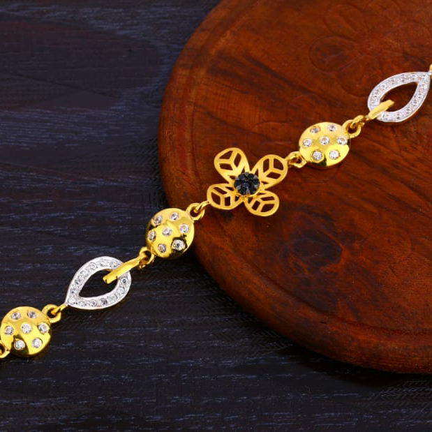 916 Gold Ladies Hallmark Fancy Bracelet LB380