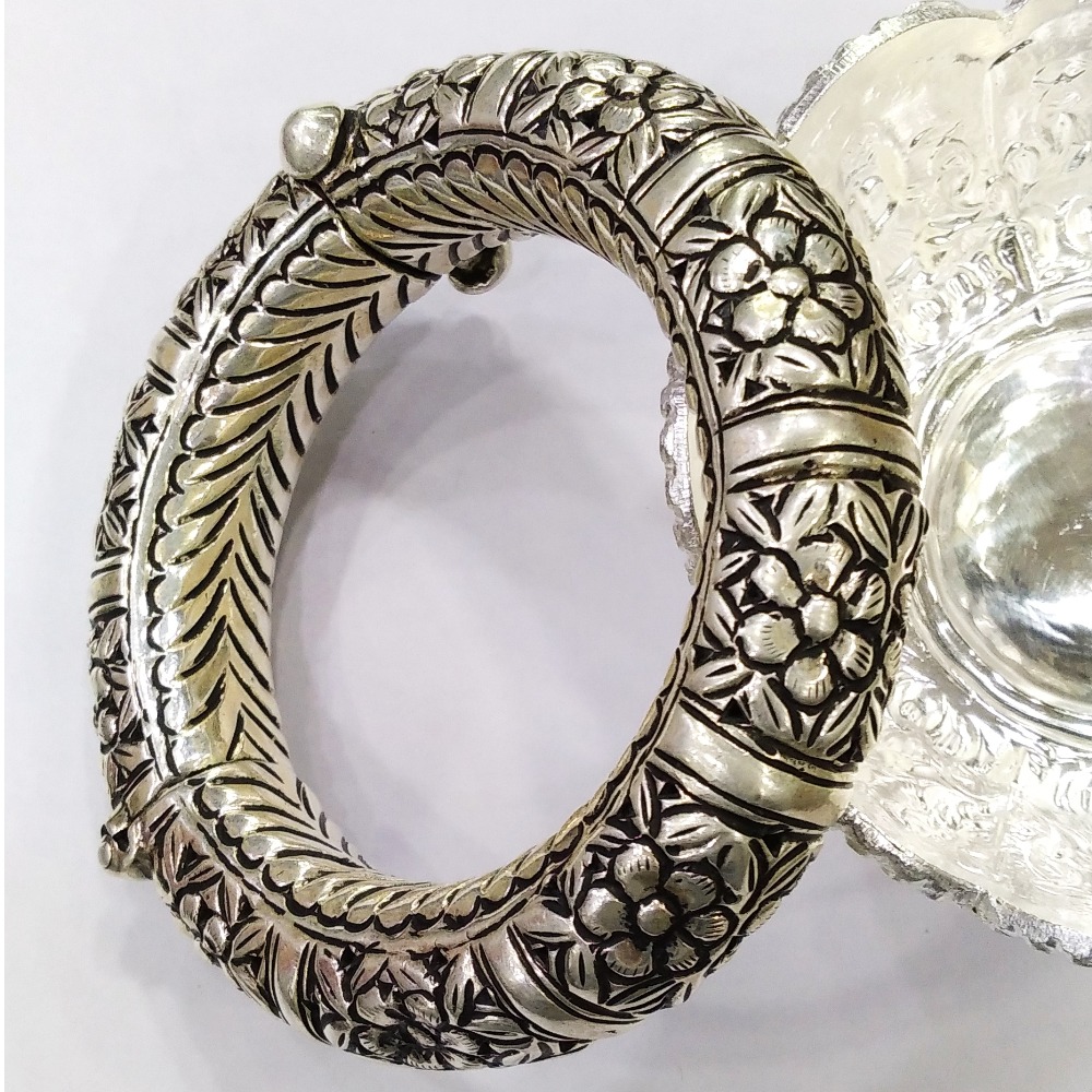 Puran real silver rajwada kada with floral motifs with screw (1 pcs)