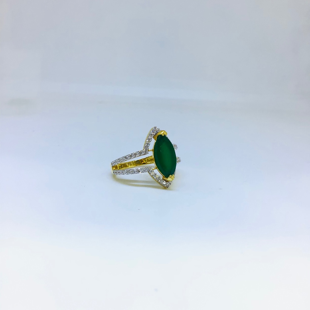 DESIGNING FANCY GREEN STONE RING