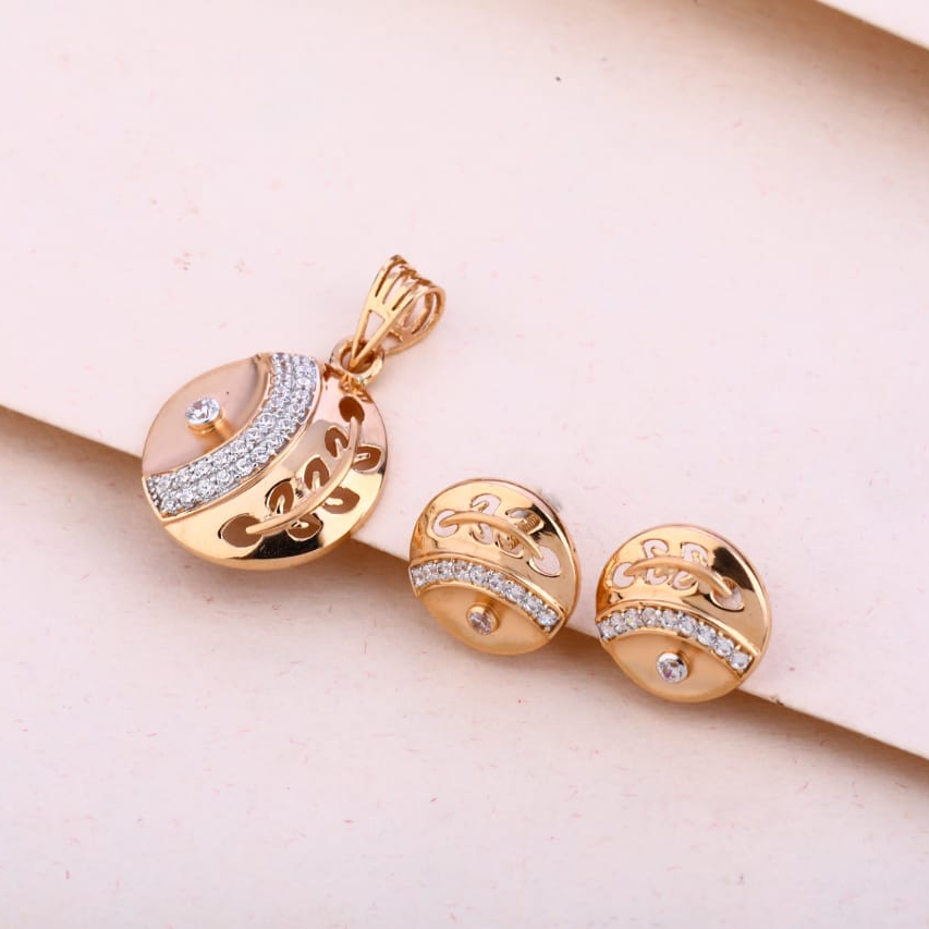 Buy quality 18KT Rose Gold Hallmark Fancy Ladies Pendant Set RPS177 in ...