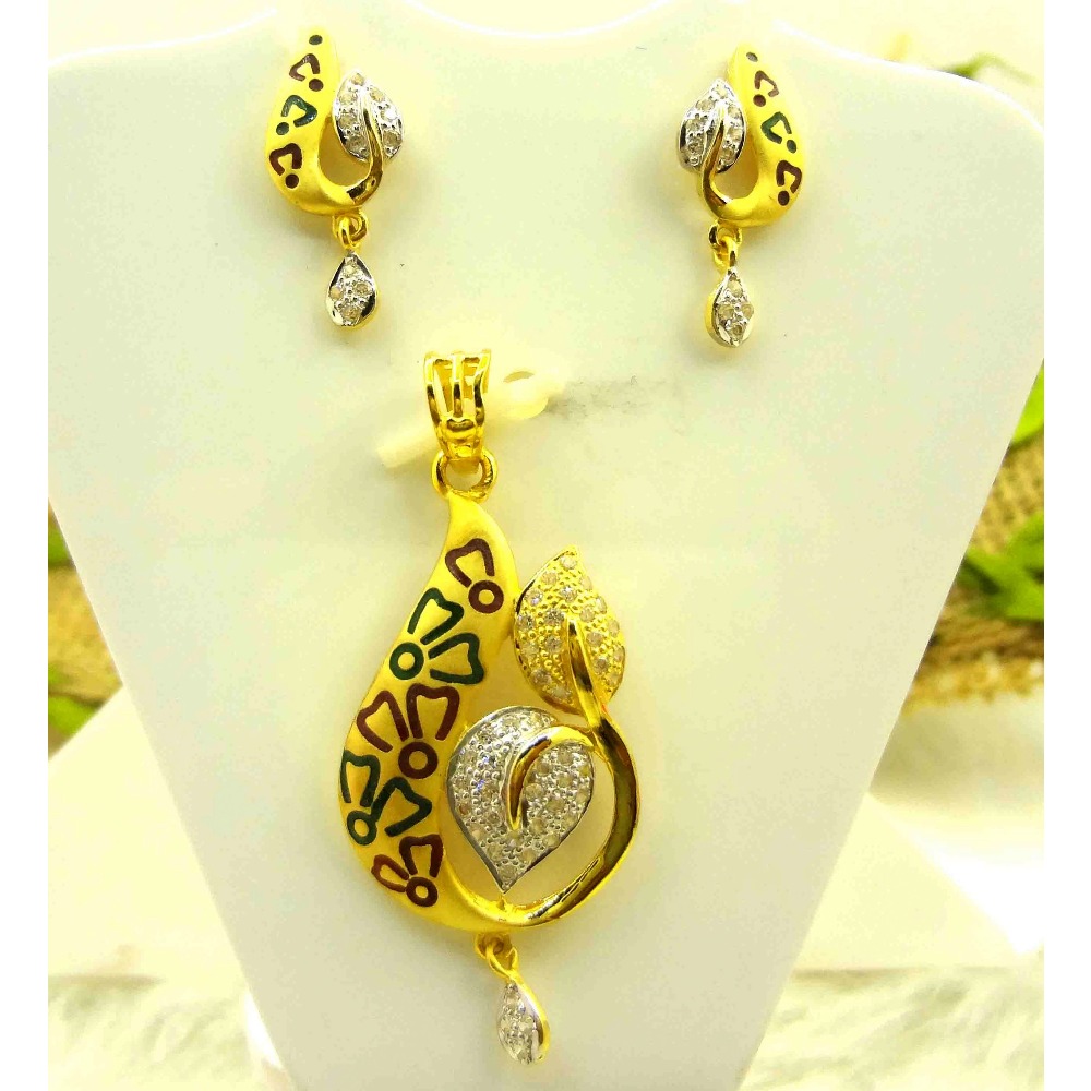 Attractive leaflet pattern special occasion 22kt pendant set
