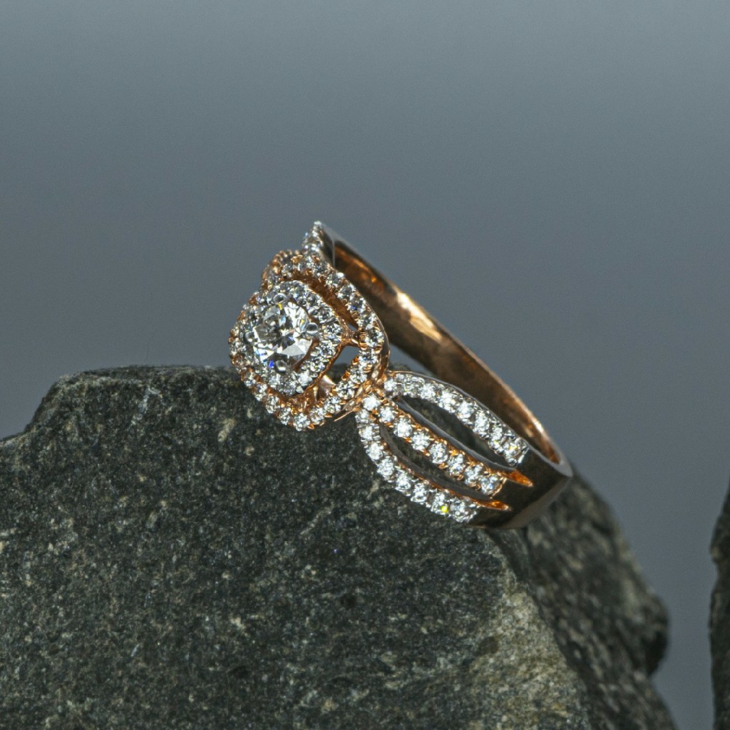 Trendy ladies Daimond Ring