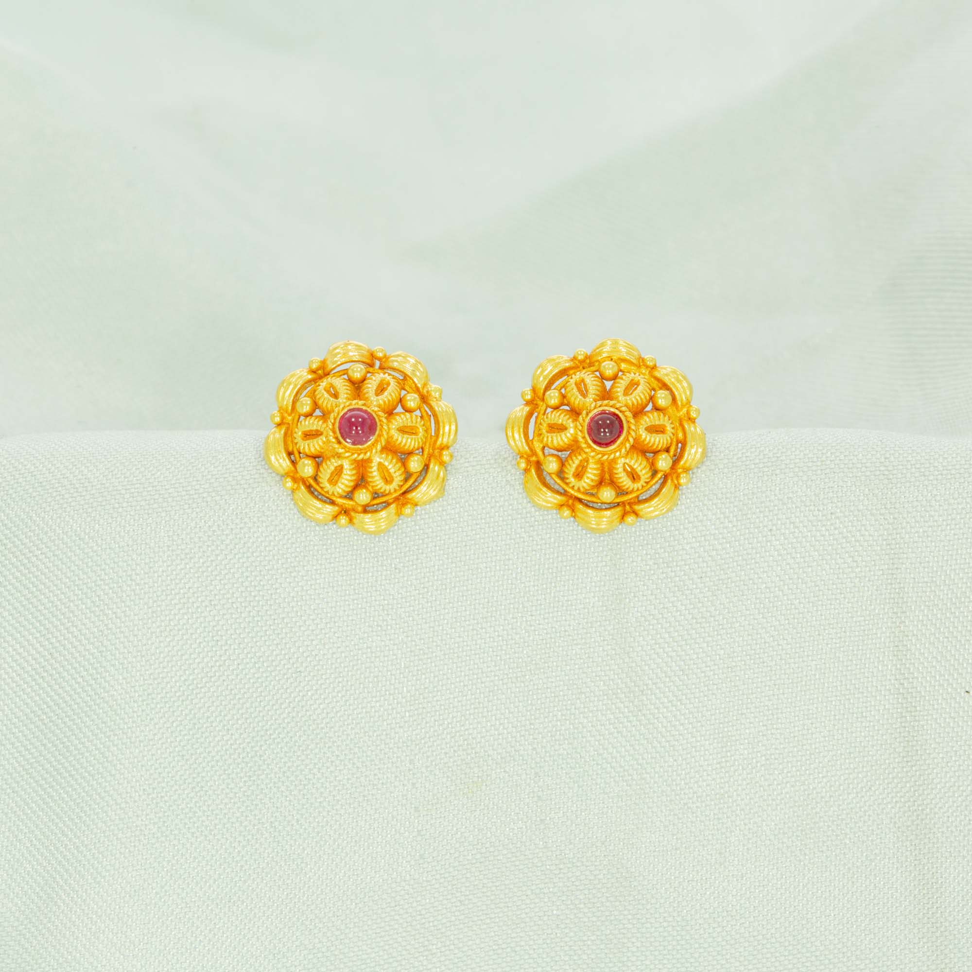 Grand Gold Stud Earrings