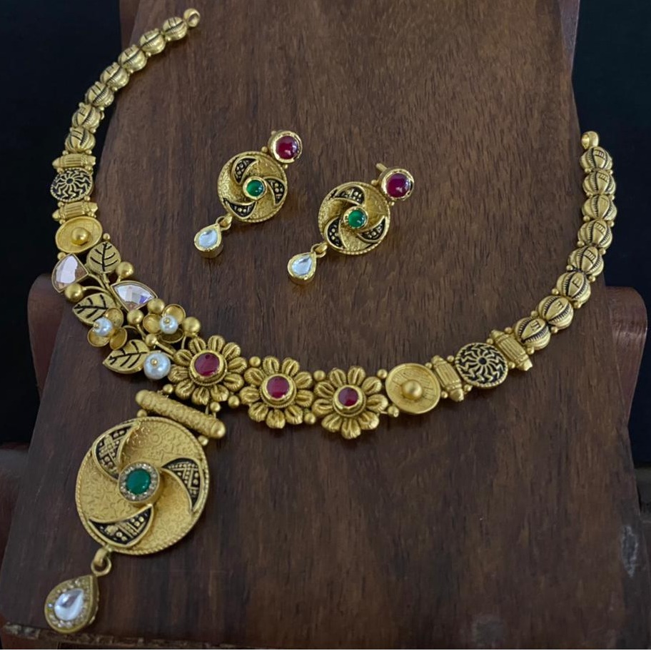 916 Gold Hallmark Stylish Kundan Design Gold Necklace Set