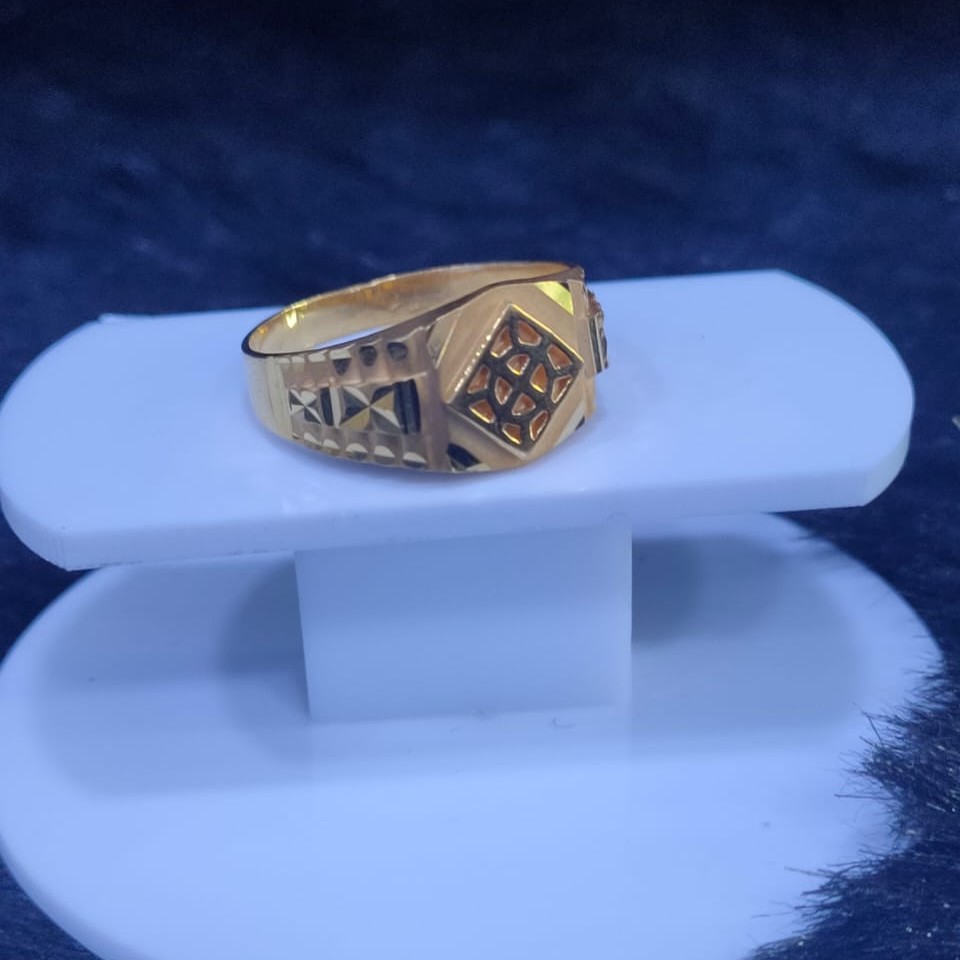 Buy quality 22KT/916 Yellow Gold Laney Plan Ring For Men in Ahmedabad
