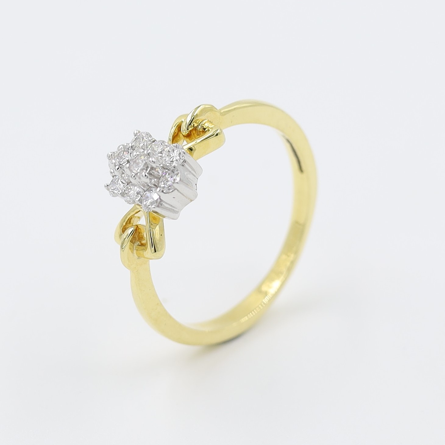 14Kt Marvelous Yellow Gold And Diamond Cluster Ring