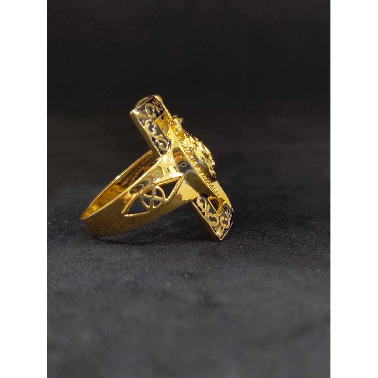 Buy quality 916 Mens Fancy Gold Ring 27363 in Ahmedabad