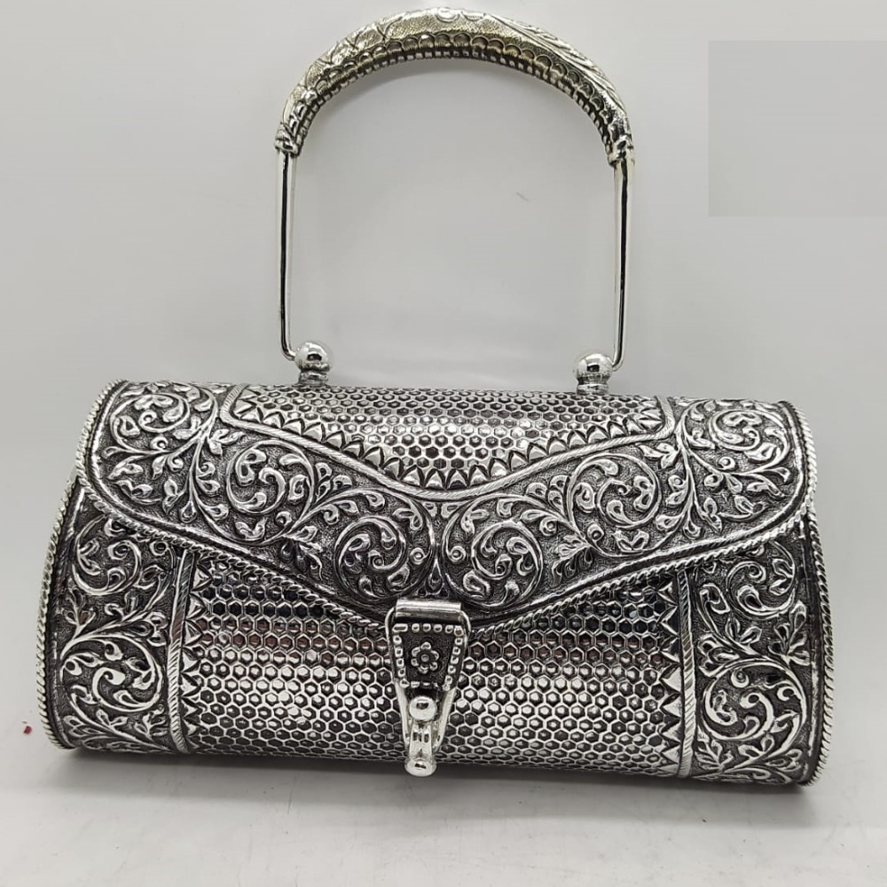 Puran hallmarked silver shoulder bag in snake skin carvings