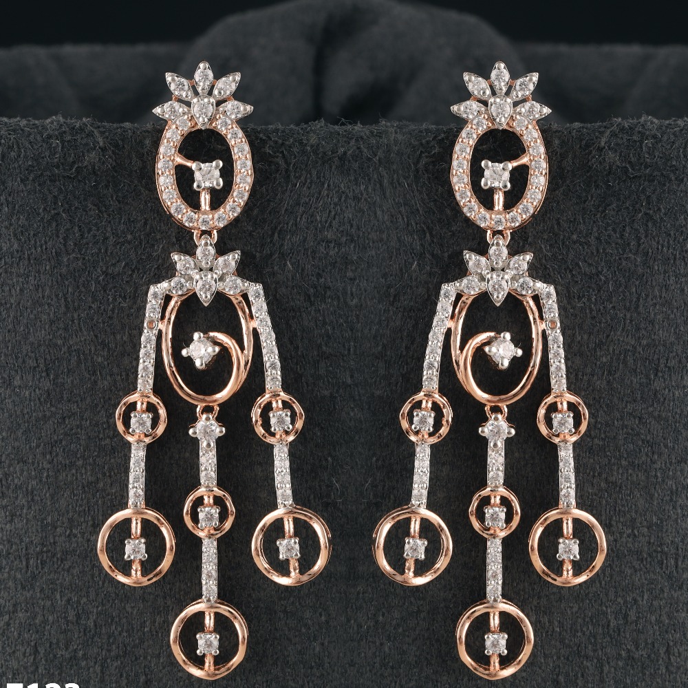 18Kt Gold Designer Diamond Earring
