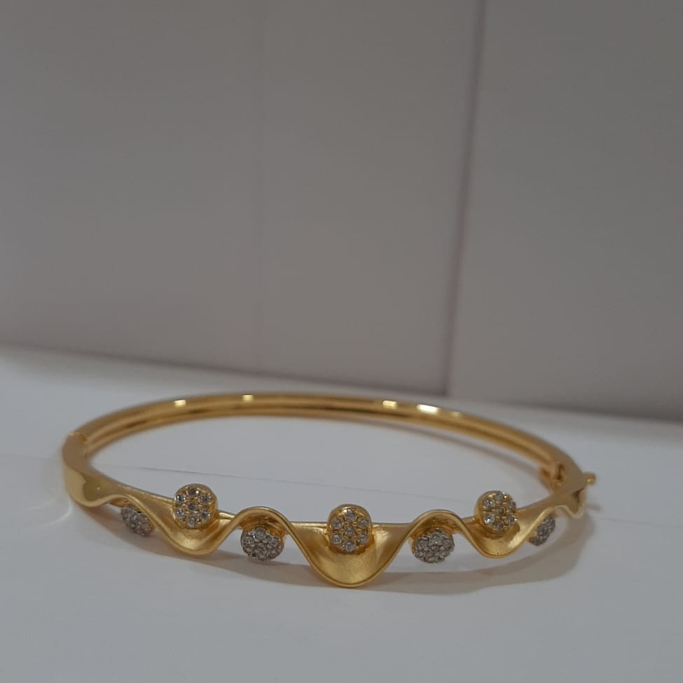 22K(916)Gold Ladies Fancy Diamond Kada Bracelet