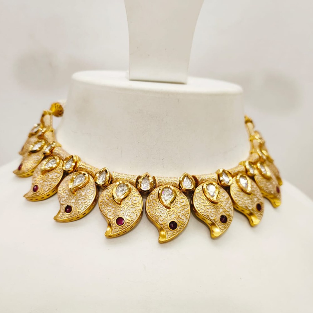 gold necklace with kundan work