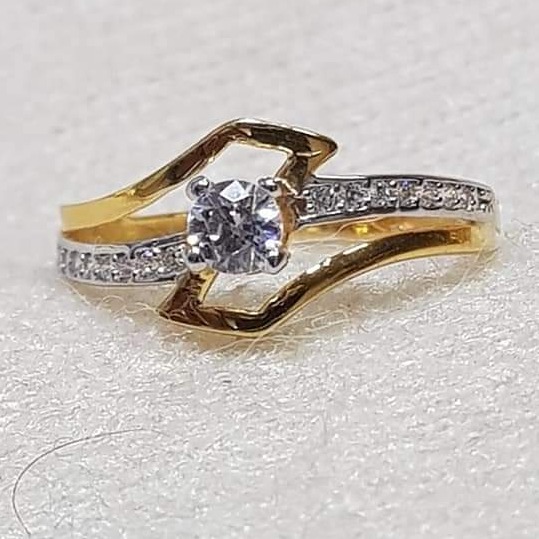 22 carat gold ladies modern diamond ring RH-GR336