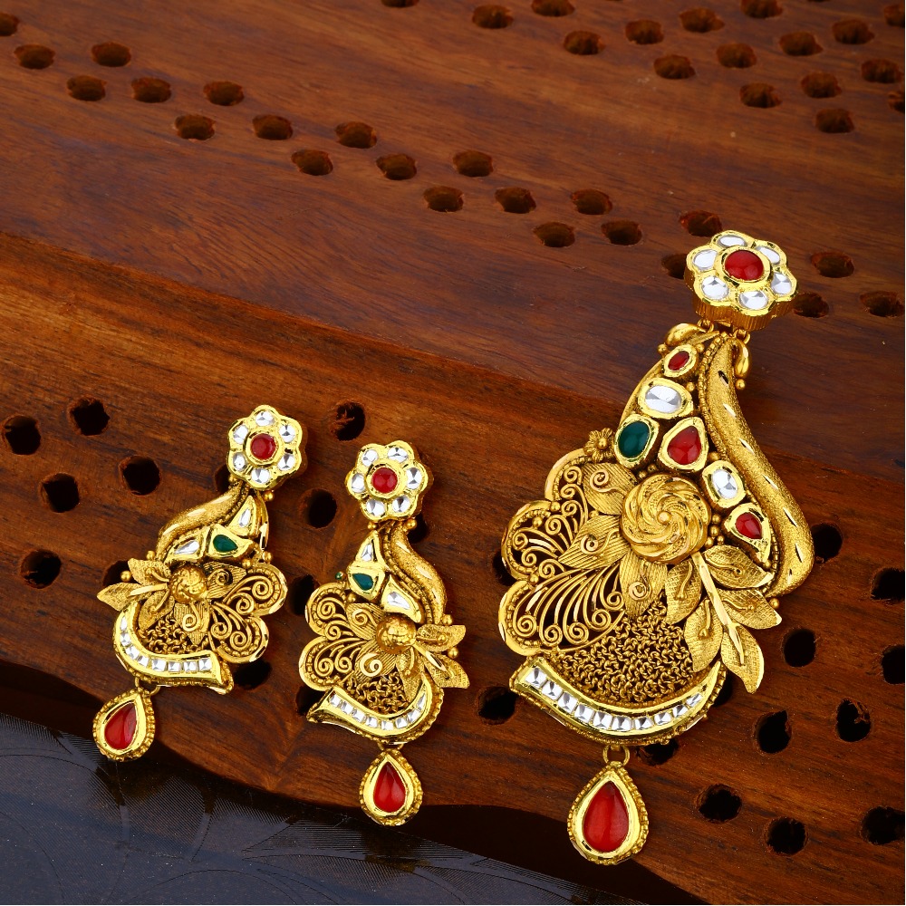 916 gold hallmark antique pendant set
