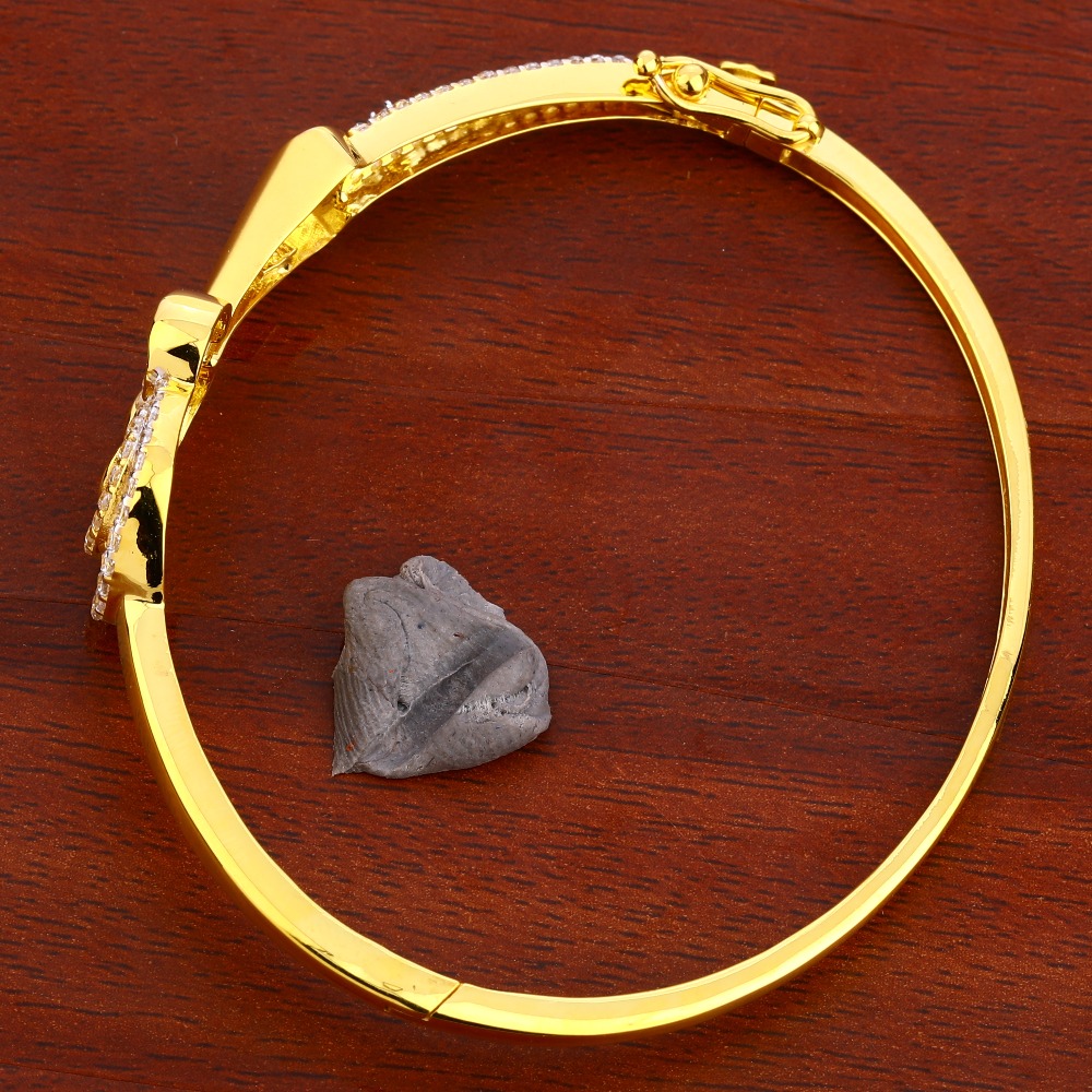 750 Gold Hallmark stylish Kada Bracelet LKB126