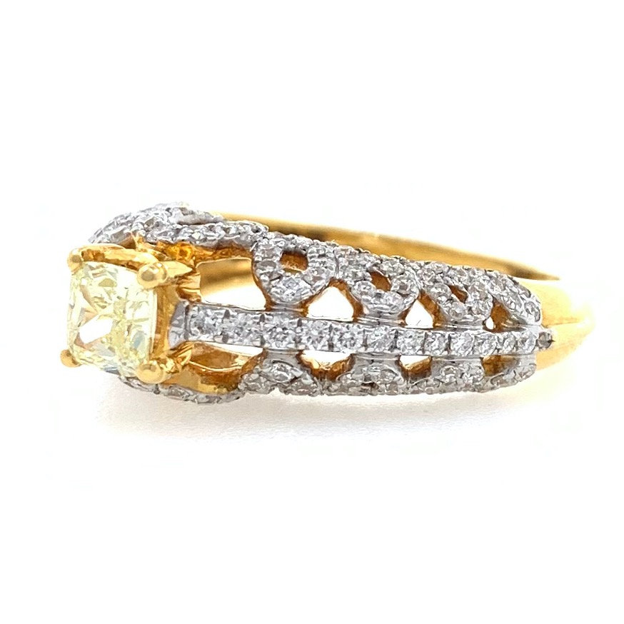18kt / 750 yellow gold designer solitaire engagement diamond ring with yellow diamond 8lr21