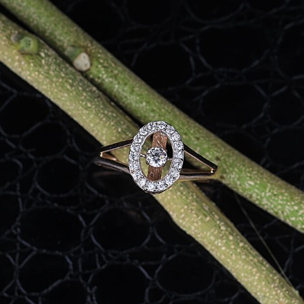18k Gold Oval With Cz ladies ring