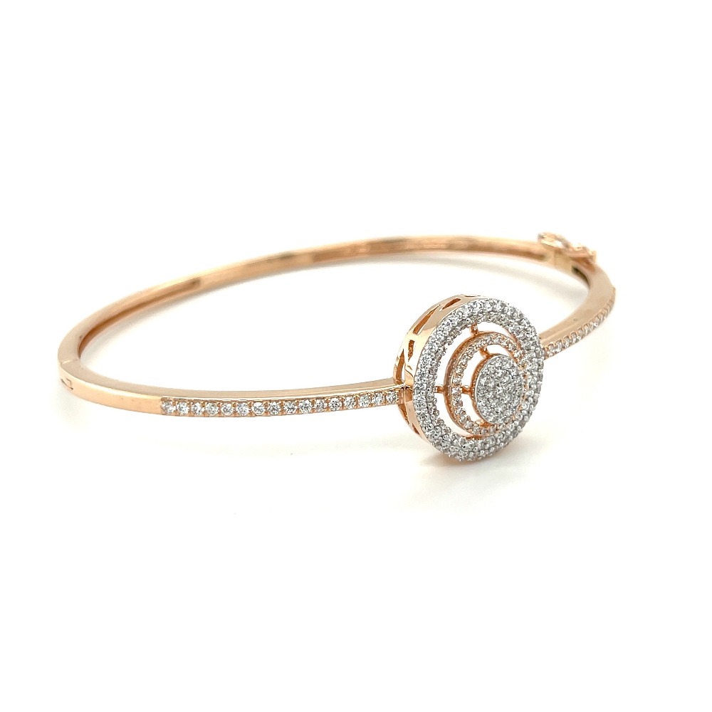 Stunning Bracelet with Round Diamond that Sparkles in the Light