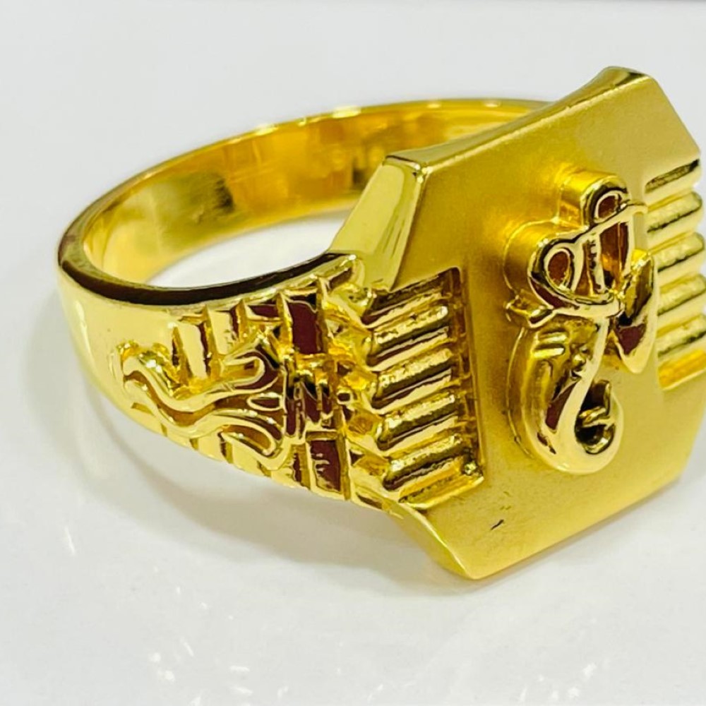 Gold Stylish Gents Ring