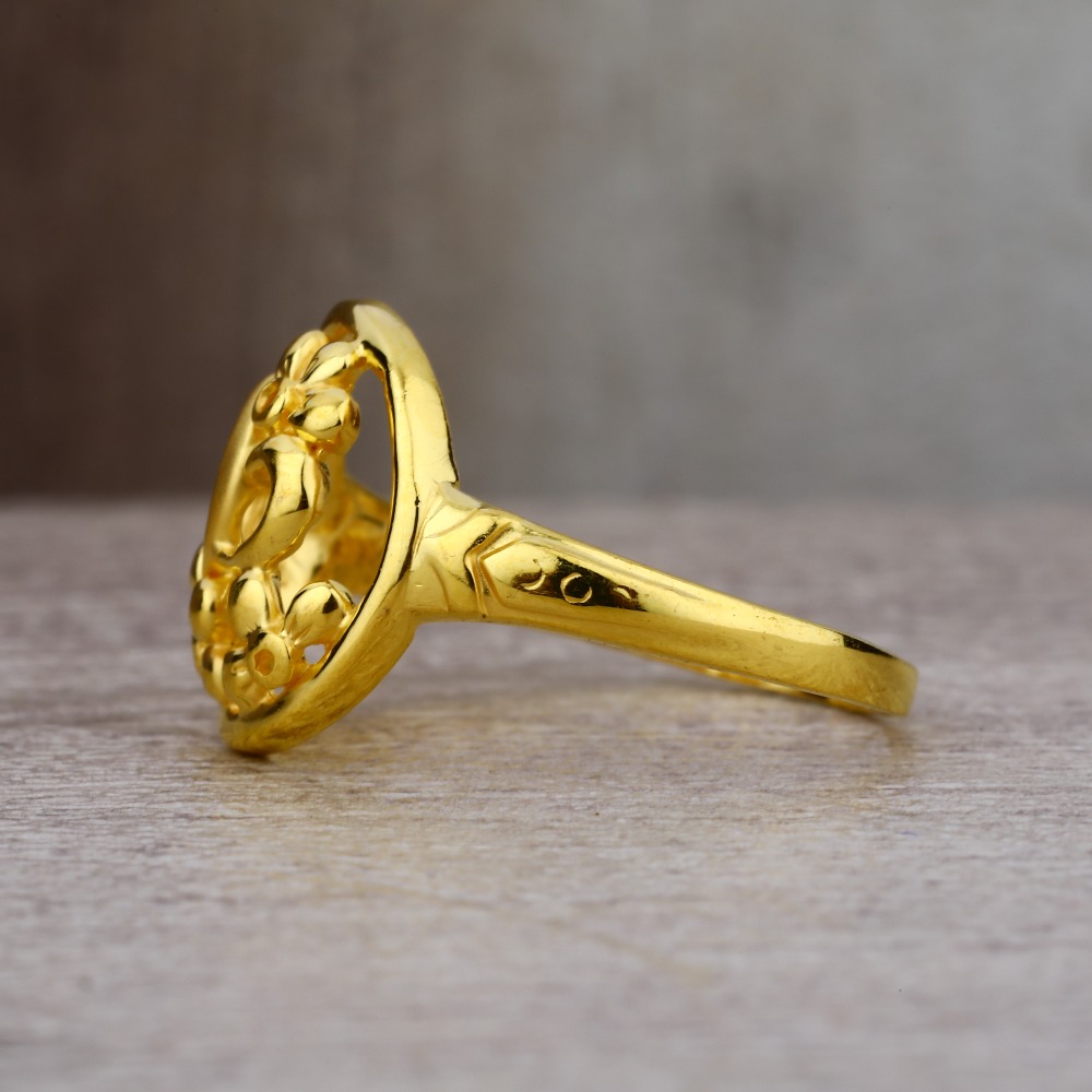 Ladies 22K Gold Round Designer Ring -LPR63