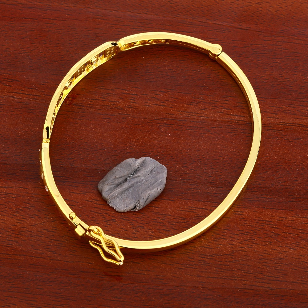 750 Gold Hallmark Exclusive Kada Bracelet LKB123