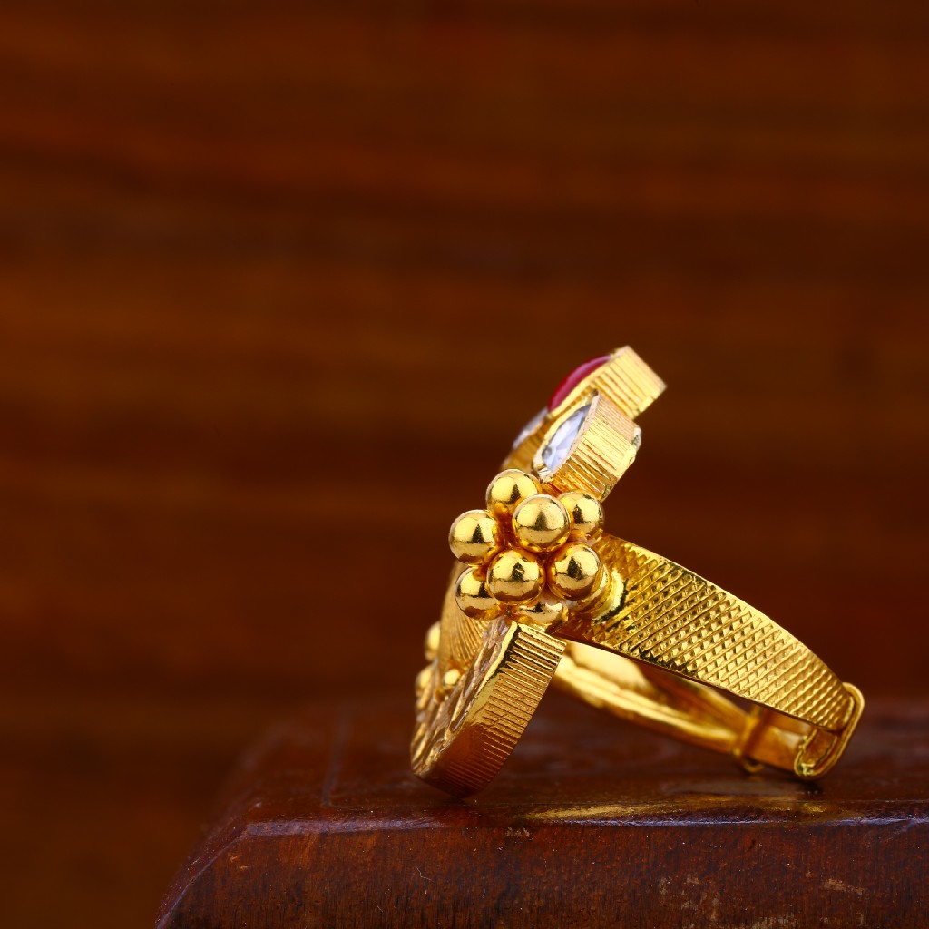 916 Gold Hallmark Antique Ring LAR28
