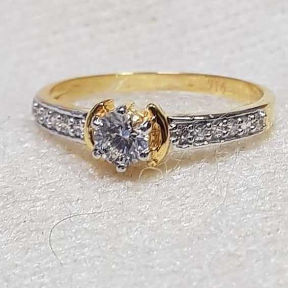 22 carat gold ladies single stone diamond ring RH-GR333