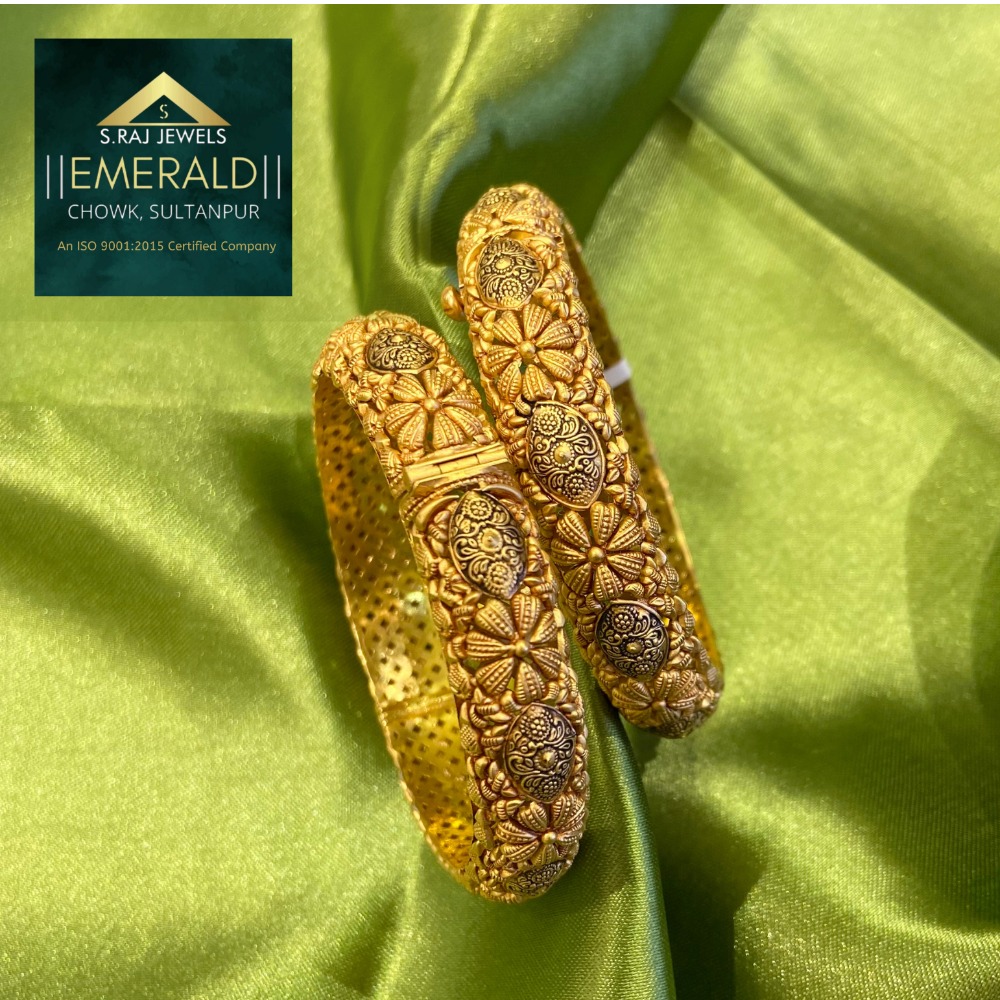 22K GOLD BANGLE
