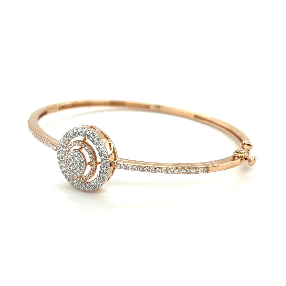 Stunning Bracelet with Round Diamond that Sparkles in the Light
