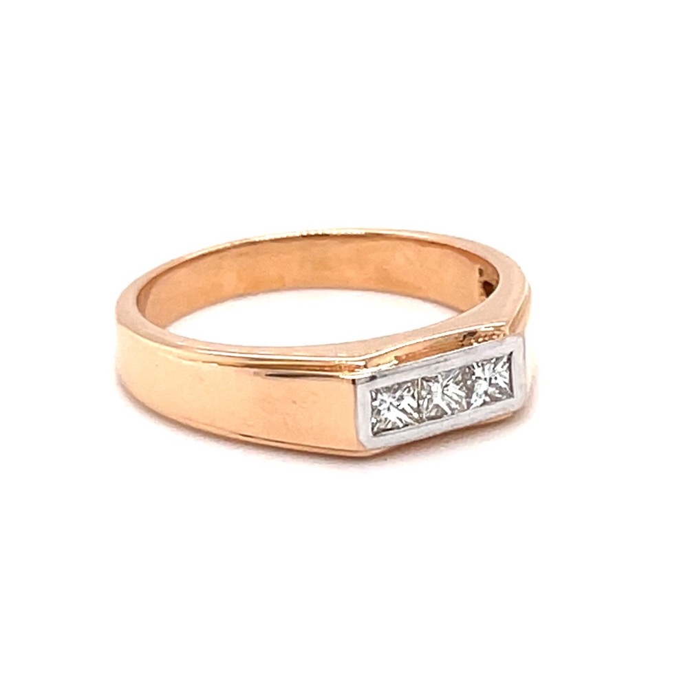 Band ring in princess cut diamond with channel setting